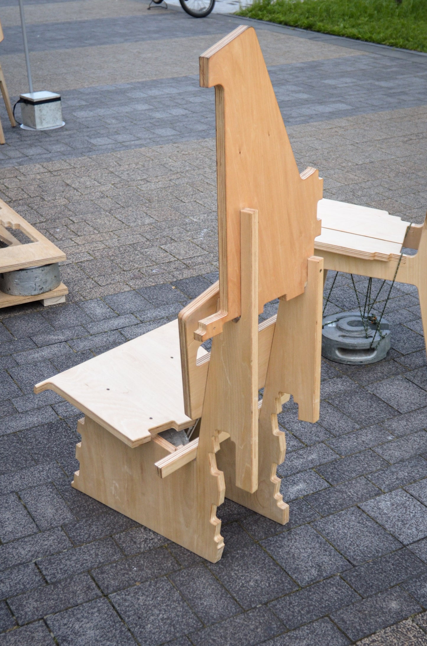 Omni-Chair Negative 1 - Makoto Nagai, Shimpei Ogawa