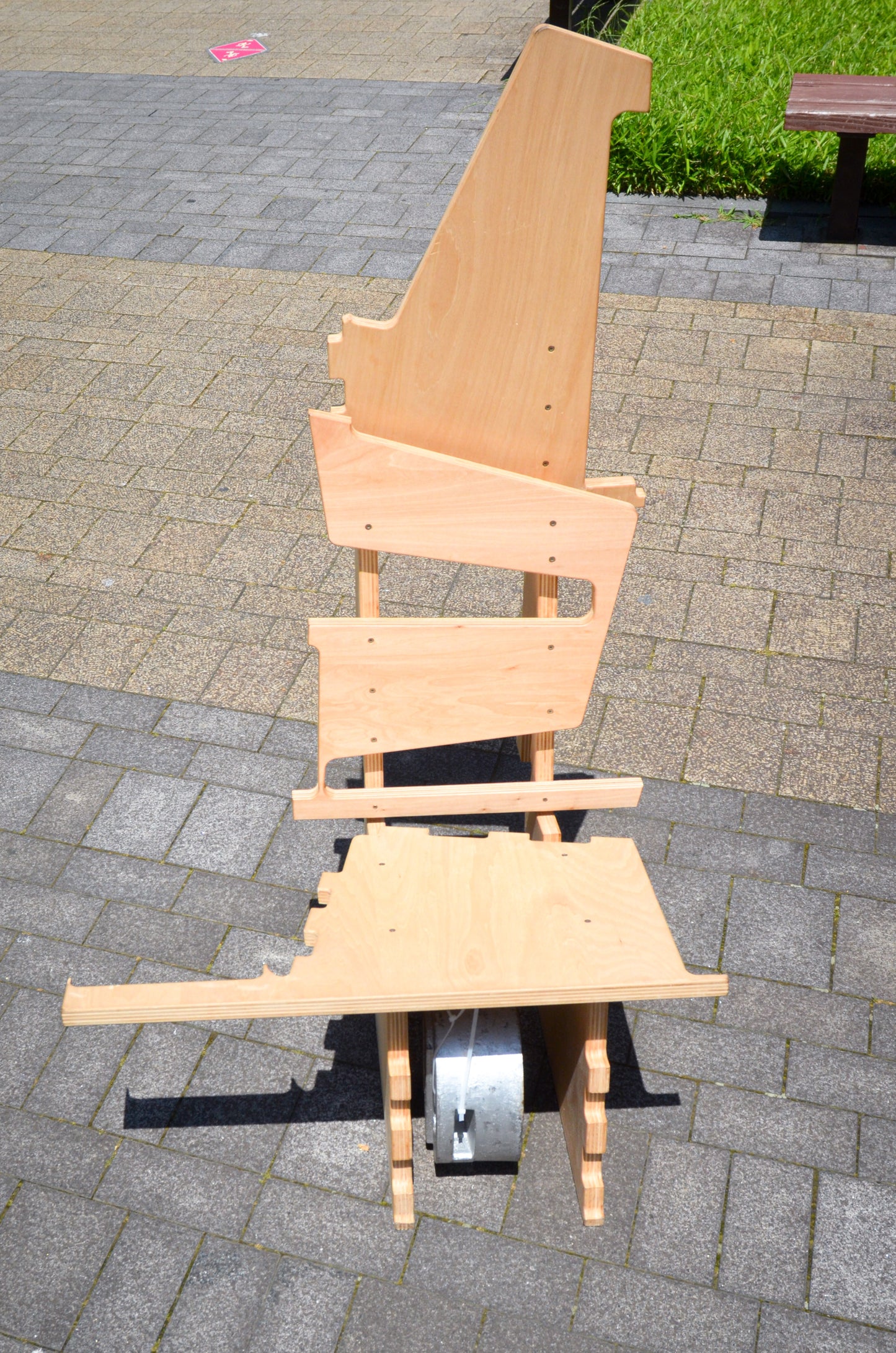 Omni-Chair Negative 1 - Makoto Nagai, Shimpei Ogawa